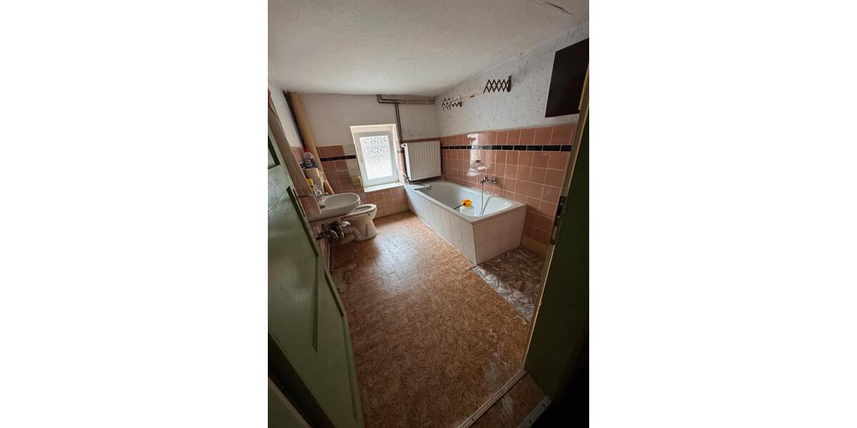 Mehrfamilienhaus, Wohnhaus Tangerhütte - 8 Zimmer, 220 m&sup2;, 151.000&euro; | Angebot:26974208