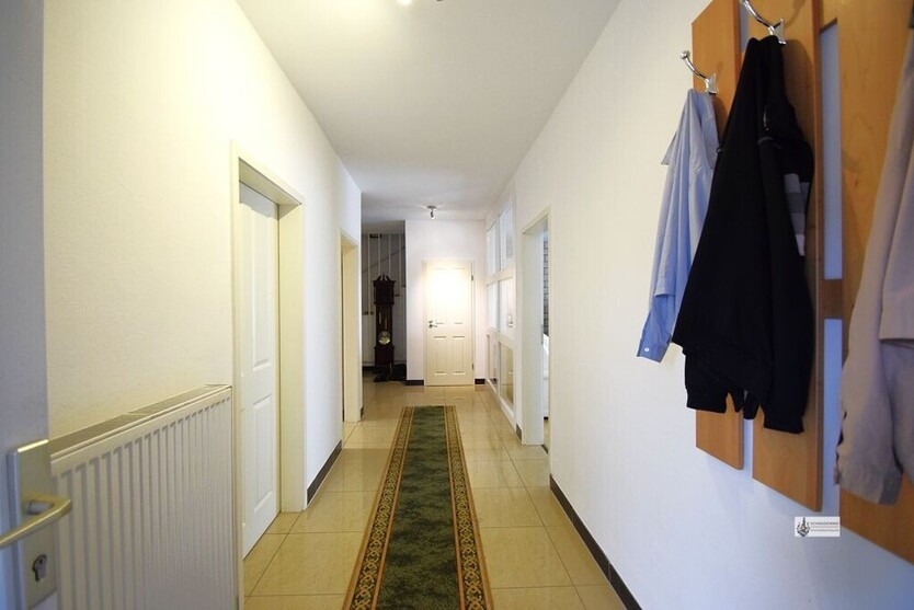 Großes modernisiertes EFH + EBK + Wintergarten + 3 Bäder mit 2 Stellplätzen vor dem Haus
