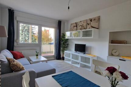 **Teilmöbliert**Frisch renoviert**3-Zimmer-Wohnung mit Tageslichtbad und Balkon im Hochparterre** zimmer