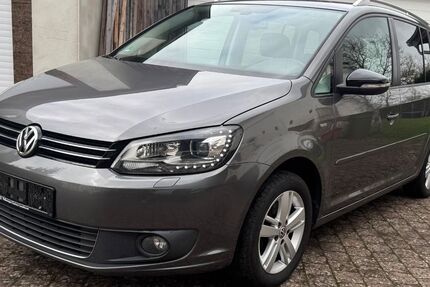 VW Touran 184.517 km 8.490 &euro; Fließem 54636