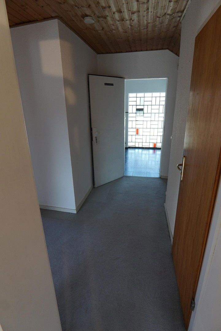 MEHRFAMILIENHAUS IN BEGEHRTER LAGE VON REFRATH 8 zimmer