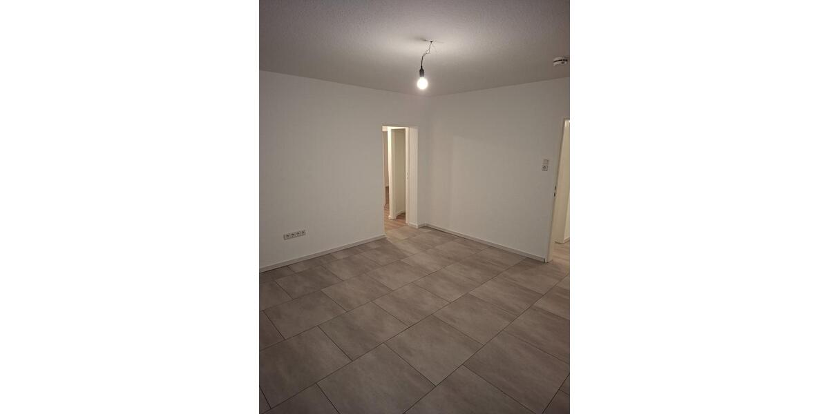 4 Zimmer Wohnung m. Balkon | Frisch renoviert 4 zimmer