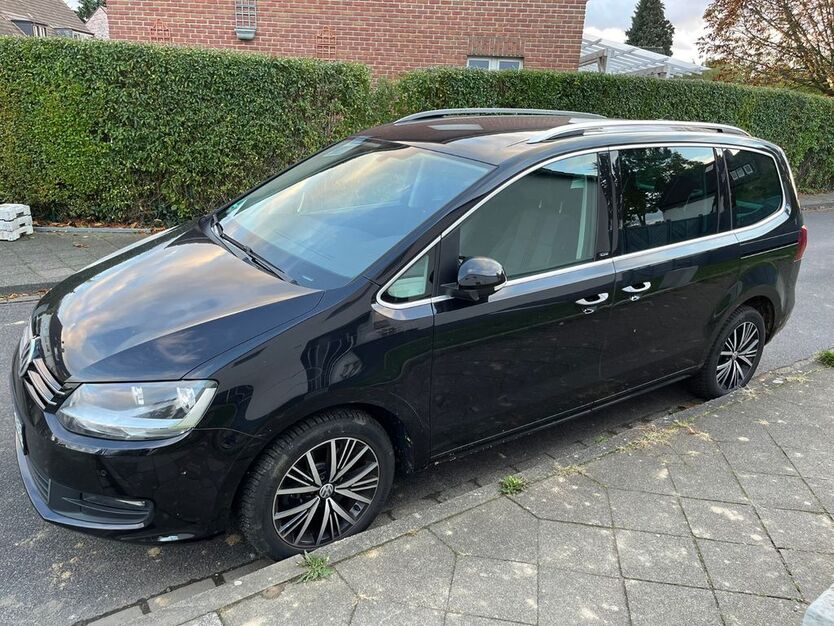 VW Sharan 141.000 km 17.900 € Düsseldorf 40625