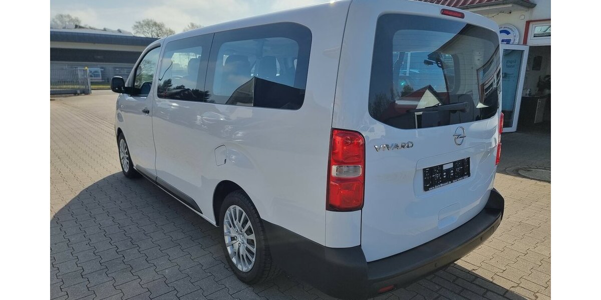 Opel Zafira Life Edition M Vivaro 9-Sitzer Automatik 84.300 km 27.700 &euro; Garrel 49681