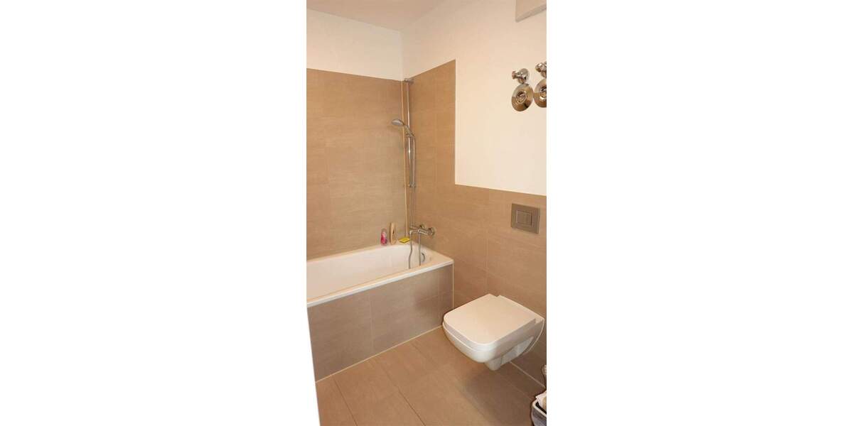 Etagenwohnung Düsseldorf Flingern Nord - 3 Zimmer, 85 m&sup2;, 1.410&euro; | Angebot:25778928