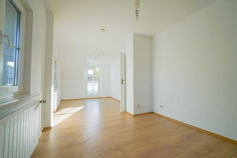 Freistehendes Einfamilienhaus mit Garten und Sonnenbalkon zimmer