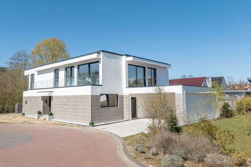 Haus zum Kaufen in Stade 599.000 € 370 m²