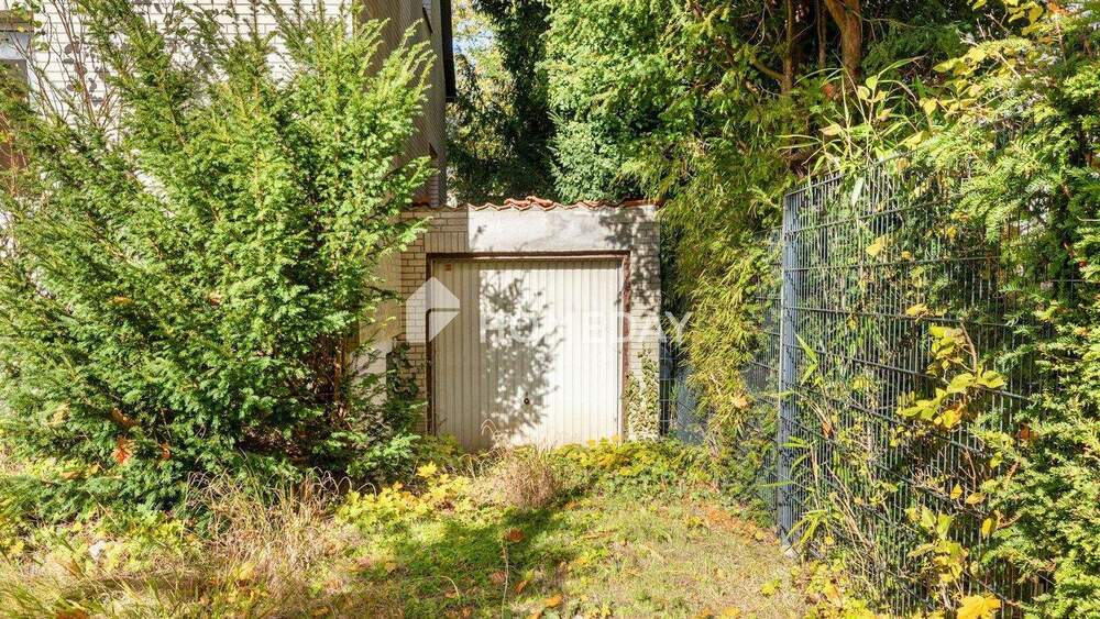 Geräumiges EFH mit 5 Zimmern, Keller, Garagen, Garten und viel Potenzial in ruhiger Lage 5 zimmer