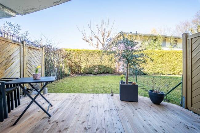 Liebevoll modernisierte Wohnung mit privatem Badeplatz - hier will ich sein!