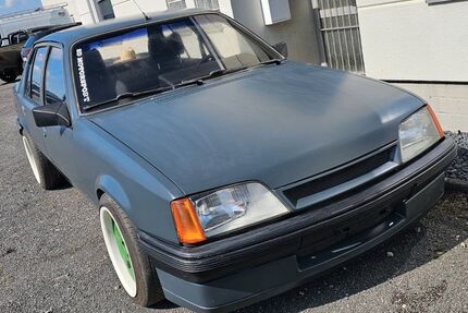 Opel Rekord 137.221 km 4.450 € Geldern 47608