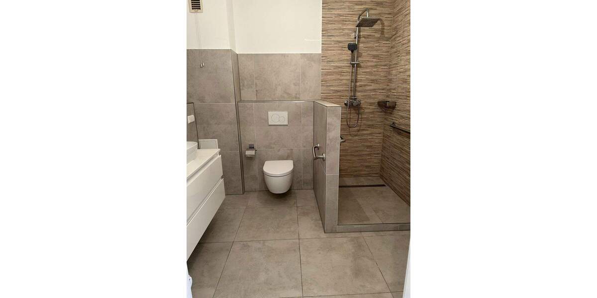 Etagenwohnung Mönchengladbach Stadtmitte - 2 Zimmer, 71 m&sup2;, 899&euro; | Angebot:25067161