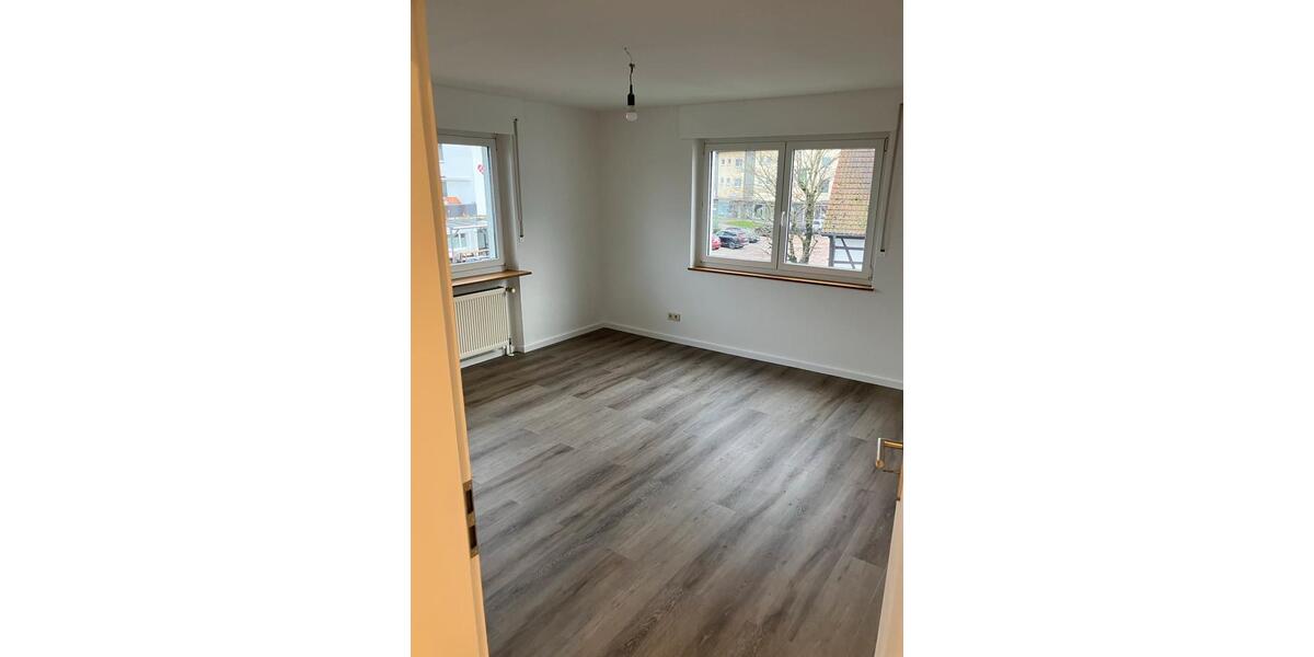 Neu renovierte 3 Zimmer Wohnung, Balkon, Badewanne 3 zimmer