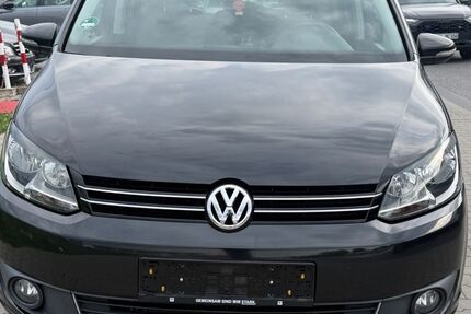 VW Touran 134.127 km 11.999 &euro; Dietzenbach 63128
