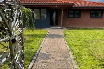 Einfamilienhaus mit schönem Garten von Privat zimmer