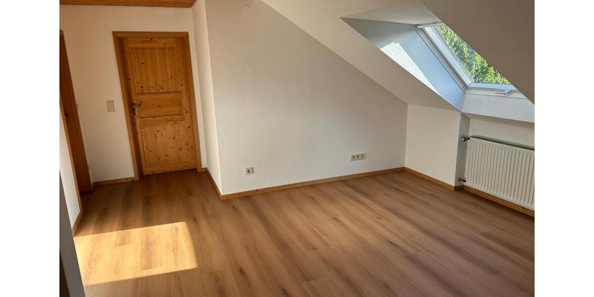 Einfamilienhaus Lage - 8 Zimmer, 200 m&sup2;, 1.900&euro; | Angebot:27615007