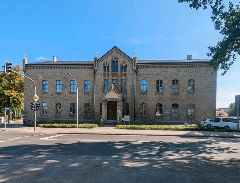 Lichtdurchflutete 2 Zimmerwohnung im 1 OG mit Fahrstuhl