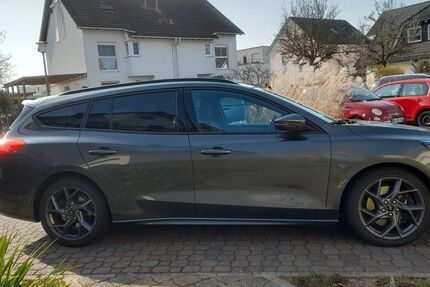 Ford Focus 61.000 km 21.200 &euro; Hanau 63456