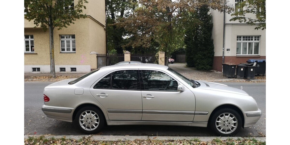 Mercedes-Benz 240 124.400 km 4.400 &euro; Leipzig 04109