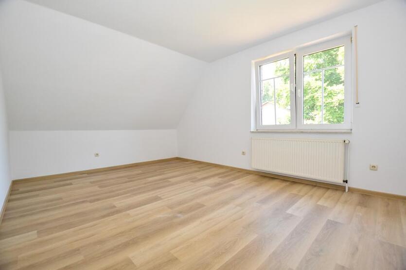 Doppelhaushälfte mit Garage und Gartenhaus in ruhiger Lage in der Stadt Friesoythe zimmer