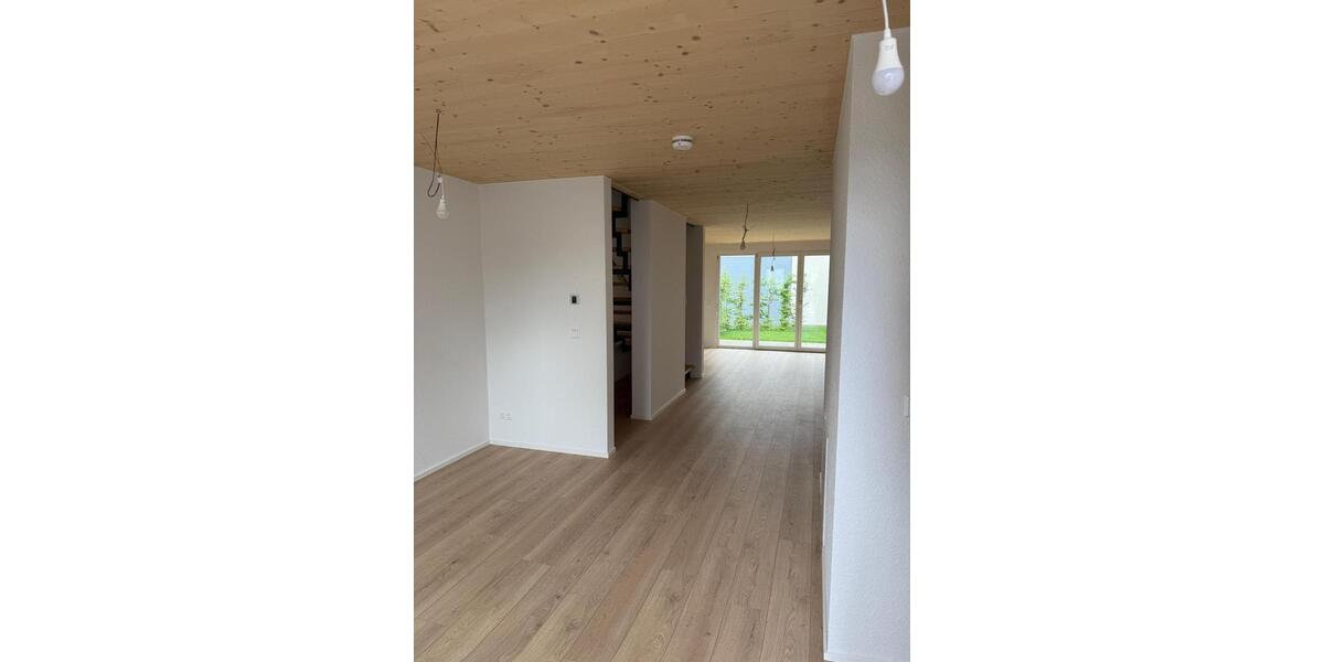Reihenhaus Ludwigsburg Oßweil - 5.5 Zimmer, 108 m&sup2;, 1.950&euro; | Angebot:25643747
