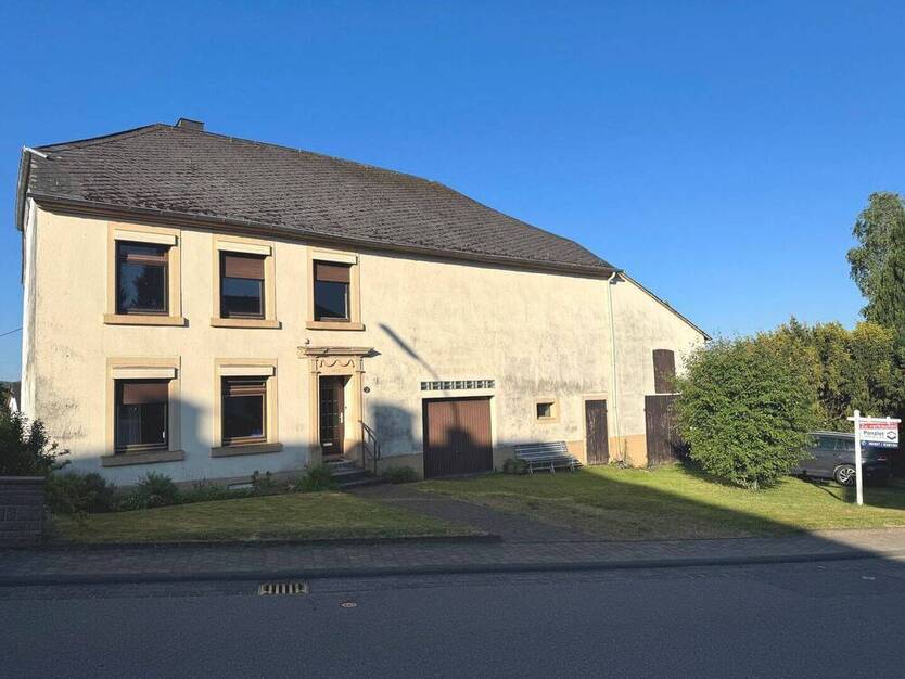 Renovierungs- sanierungsbedürftiges Einfamilienhaus mit Scheune und großem Grundstück für Handwerker besonders geeignet