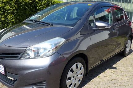 Toyota Yaris 97.000 km 8.200 &euro; Hannover 30179