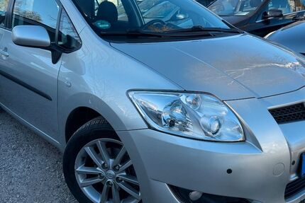 Toyota Auris 70.327 km 5.990 &euro; Berlin 13089