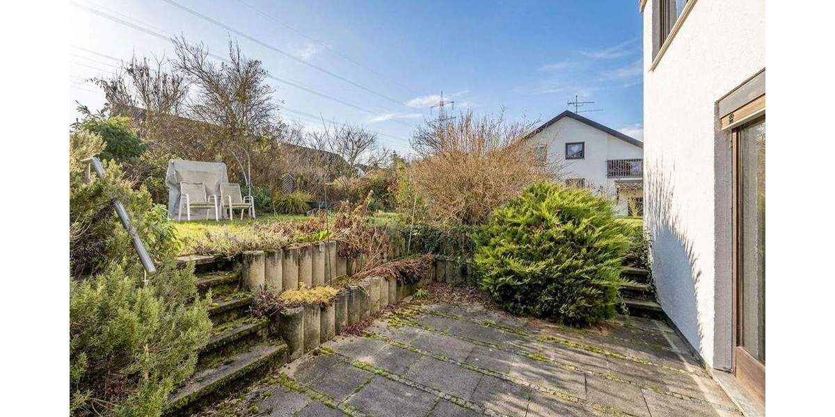 Einfamilienhaus mit Pool, Einliegerwohnung und weitläufigem Grundstück 7 zimmer