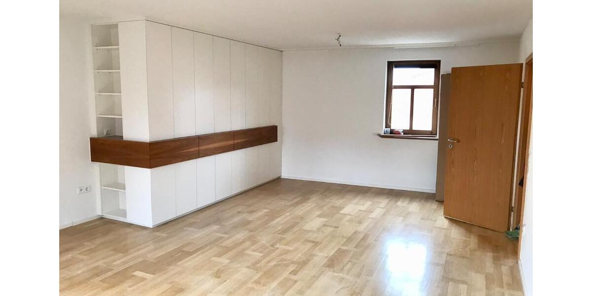 Etagenwohnung Gerolzhofen - 3 Zimmer, 93 m&sup2;, 698&euro; | Angebot:26405755