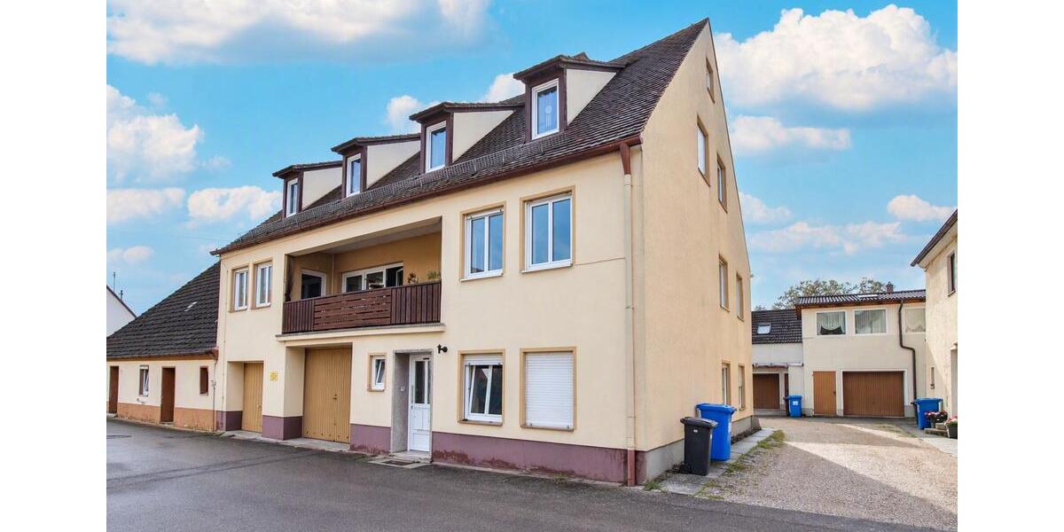 Dachgeschoßwohnung Oettingen in Bayern - 3 Zimmer, 92 m&sup2;, 1.000&euro; | Angebot:27617393