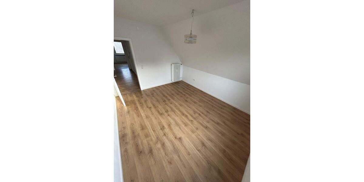 Etagenwohnung Bielefeld Brake - 3 Zimmer, 18 m&sup2;, 295&euro; | Angebot:25411020