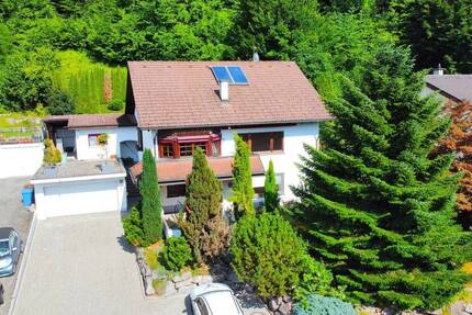 *RESERVIERT*Attraktives Einfamilienhaus mit separater Einliegerwohnung in beliebter Lage von Kadelburg zu verkaufen 8 zimmer