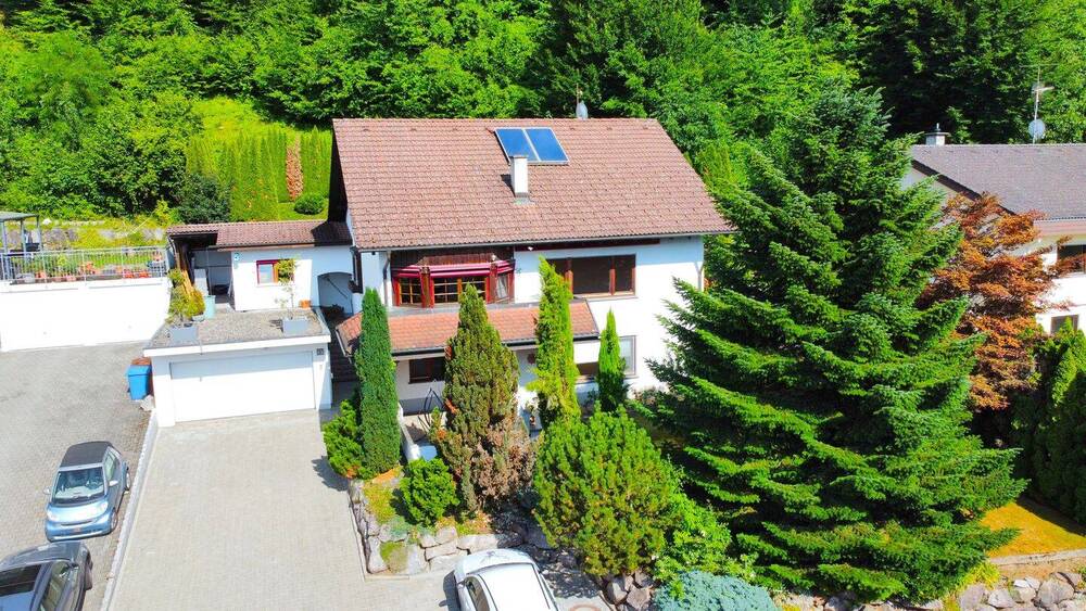 *RESERVIERT*Attraktives Einfamilienhaus mit separater Einliegerwohnung in beliebter Lage von Kadelburg zu verkaufen 8 zimmer