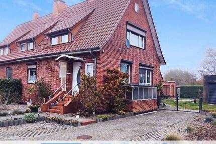 Modernisierte Doppelhaushälfte mit Garage und Nebengebäude 4 zimmer