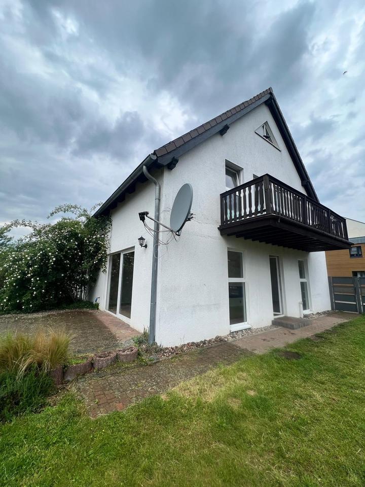 Licht. Raum. Ruhe. – Gepflegte Doppelhaushälfte mit Garten, Kamin zimmer