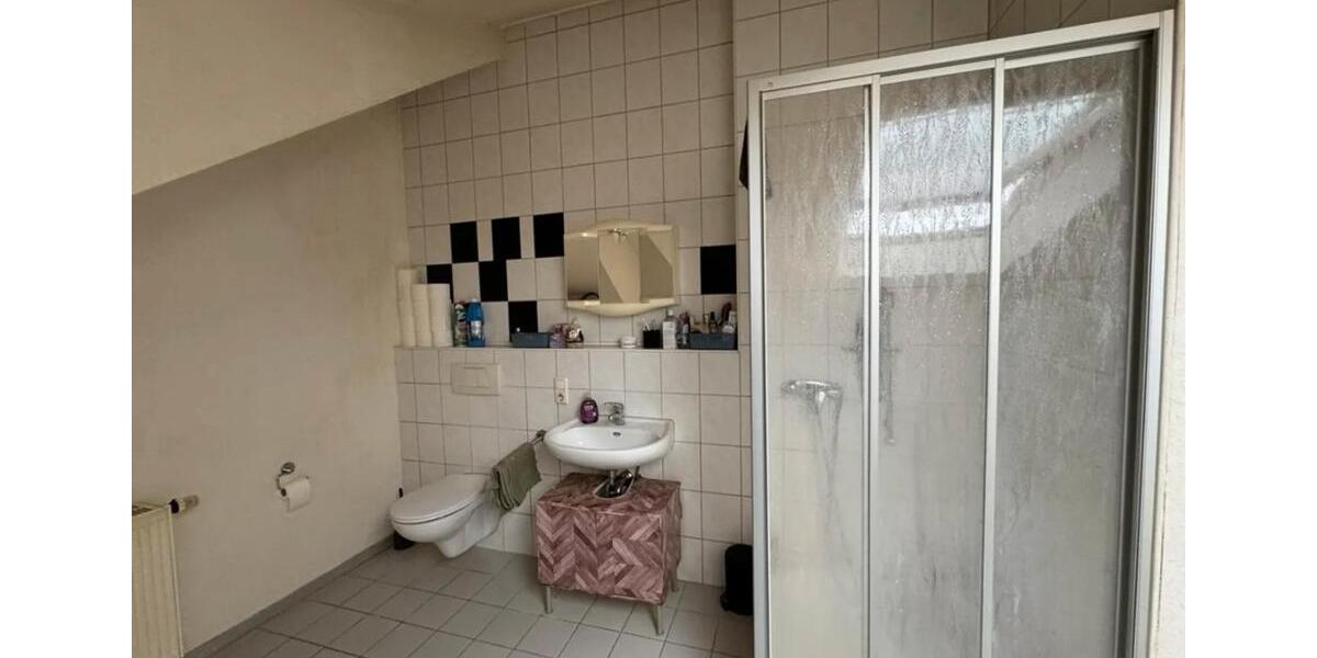 Dachgeschoßwohnung Gau-Bickelheim Bickelheim - 5 Zimmer, 125 m&sup2;, 250.000&euro; | Angebot:25989661