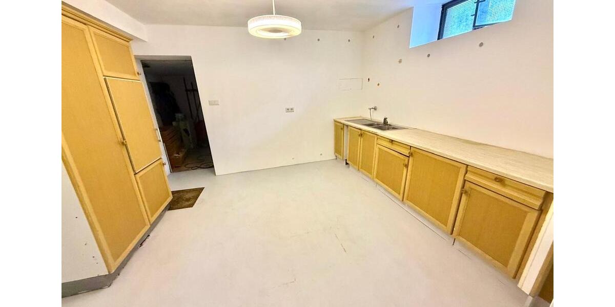 Einfamilienhaus Eschwege - 7 Zimmer, 228 m&sup2;, 245.000&euro; | Angebot:27111660