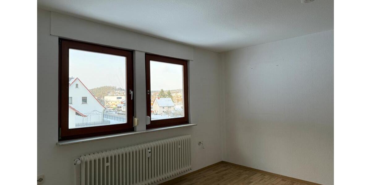 Dachgeschosswohnung in FKB- Schreufa, mit Loggia zu vermieten. 5 zimmer