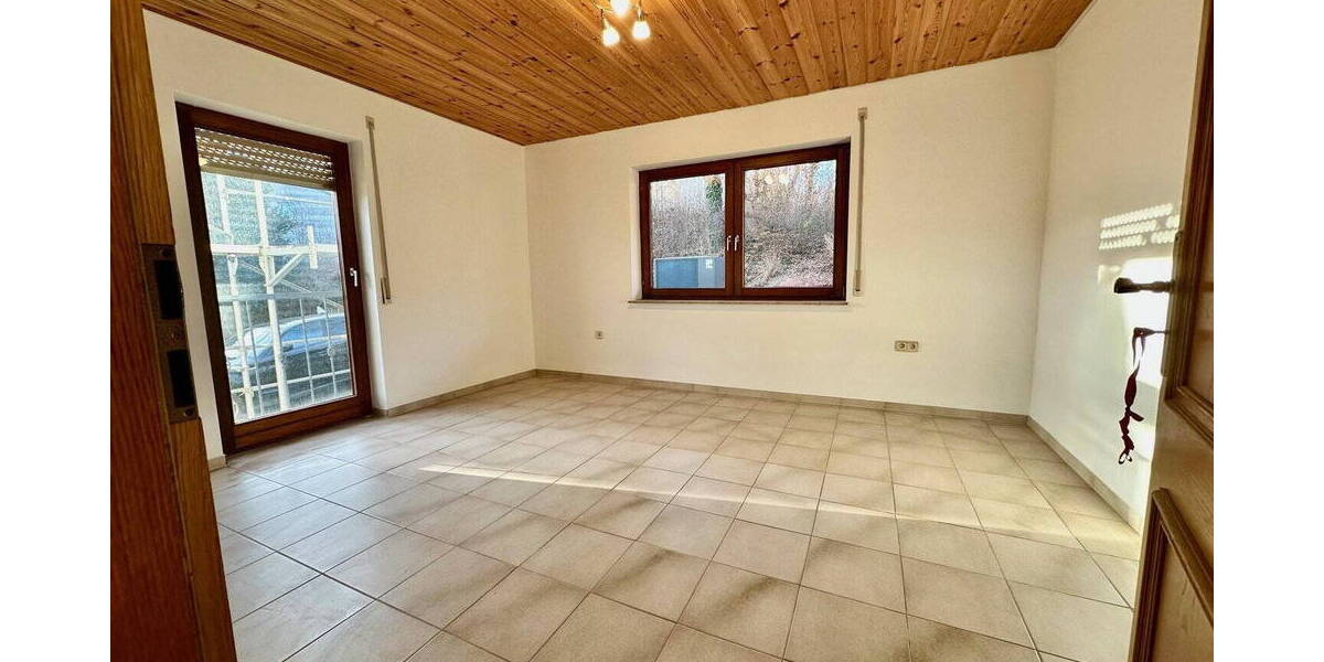 Etagenwohnung Aichtal Aich - 3 Zimmer, 150 m&sup2;, 2.100&euro; | Angebot:25944663