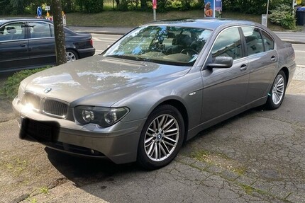 BMW 745i