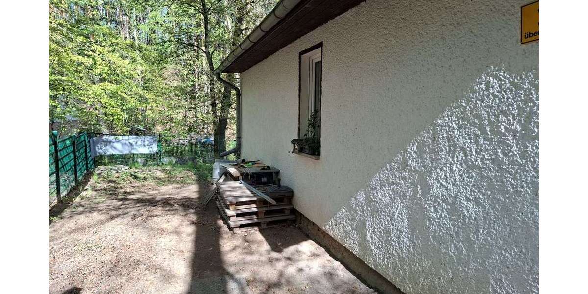 Idyllisch gelegenes Wochenendgrundstück mit Bungalow am Waldrand - Ferienhaus Pößneck | Angebot:26532162