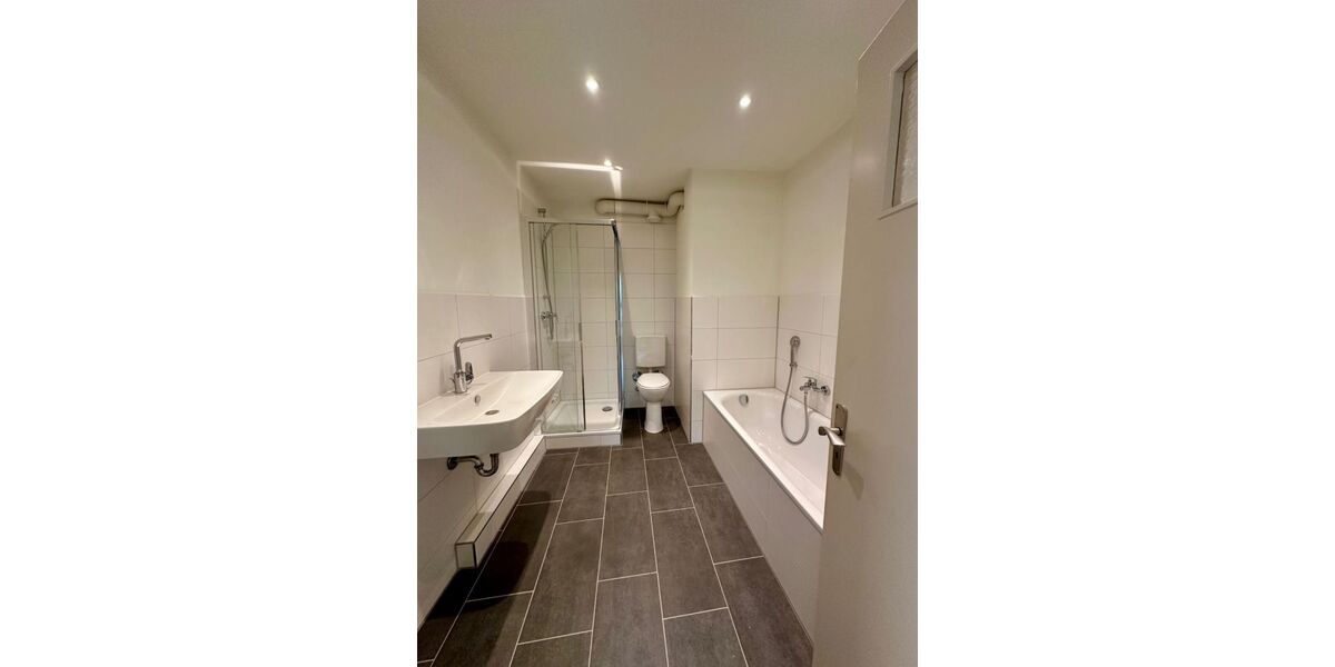 Provisionsfrei* 5-Zimmer-Wohnung in Wasserlage am Alsterlauf - Balkon, TG, 124 m², Alsterdorf - Etagenwohnung Hamburg Alsterdorf | Angebot:26935211