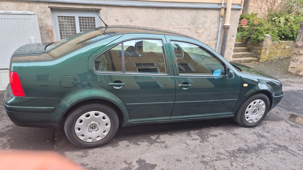 VW Bora 195.000 km 2.200 &euro; Würzburg 97084