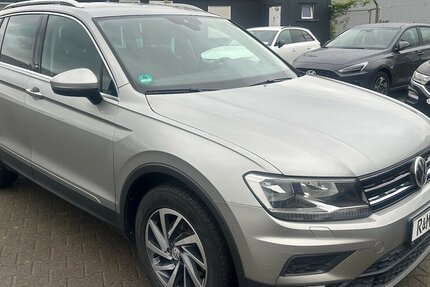 VW Tiguan 1.4 TSI Act 150PS DSG Sound/AHK/NAVI 77.700 km 19.890 € Frankfurt 60386