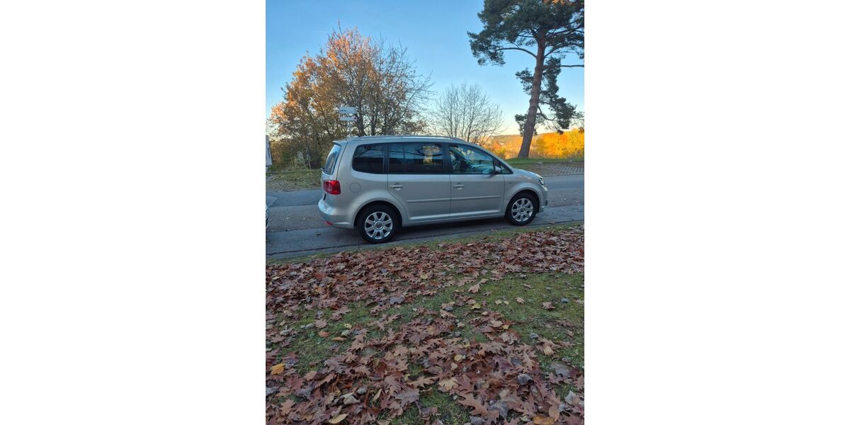 VW Touran 137.435 km 8.900 &euro; Regensburg 93057