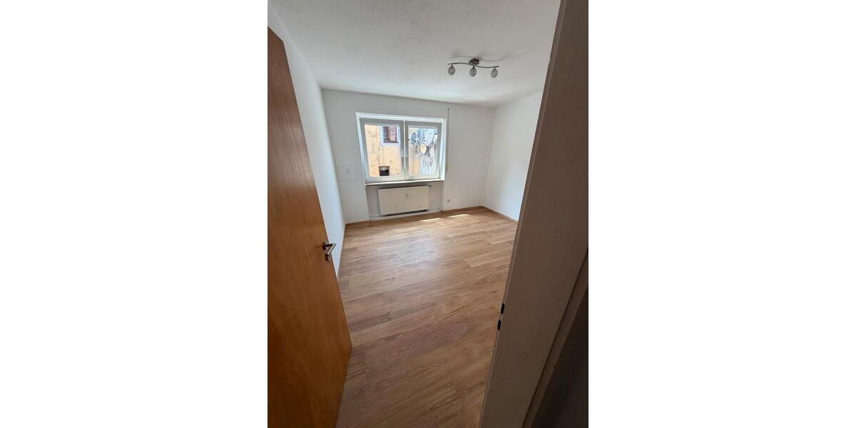 Etagenwohnung Roding - 3 Zimmer, 110 m&sup2;, 1.050&euro; | Angebot:26699665