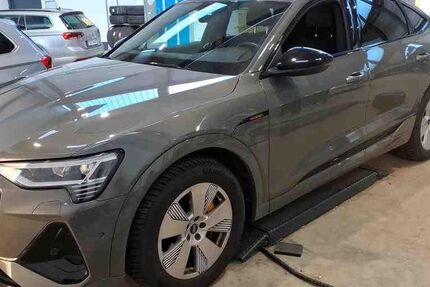 Audi e-tron 59.705 km 32.990 &euro; Hamburg 22047