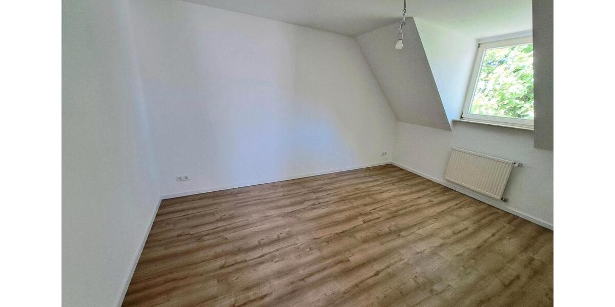 Bungalow Landau in der Pfalz - 8 Zimmer, 219 m&sup2;, 2.750&euro; | Angebot:26445773