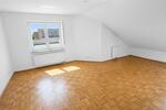 Dachgeschoßwohnung Waldbüttelbrunn - 4 Zimmer, 150 m&sup2;, 555.000&euro; | Angebot:27021231