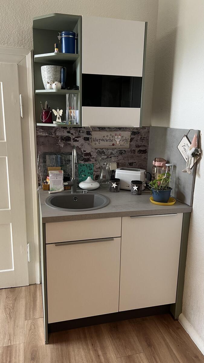 3-Raum Wohnung mit Balkon und neuer Einbauküche -WG geeignet 3 zimmer